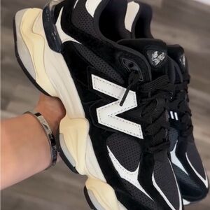 New Balance Black & Cream Women's Chunky Retro Sneaker